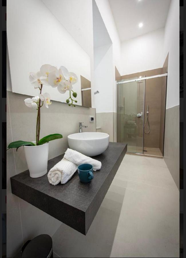 Downtown Napoli B&B - E Si Nun Canto Moro Exterior photo