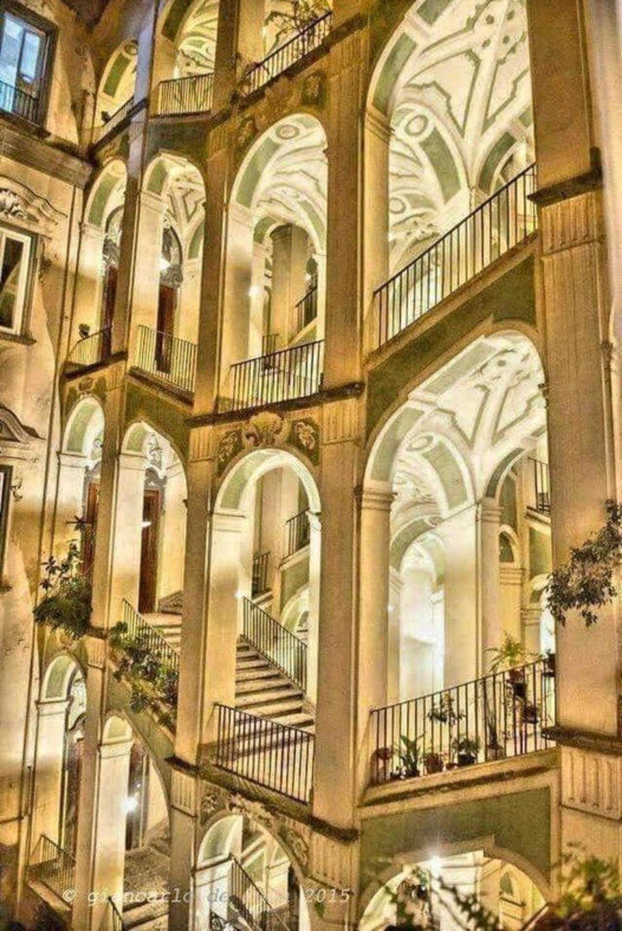 Downtown Napoli B&B - E Si Nun Canto Moro Exterior photo